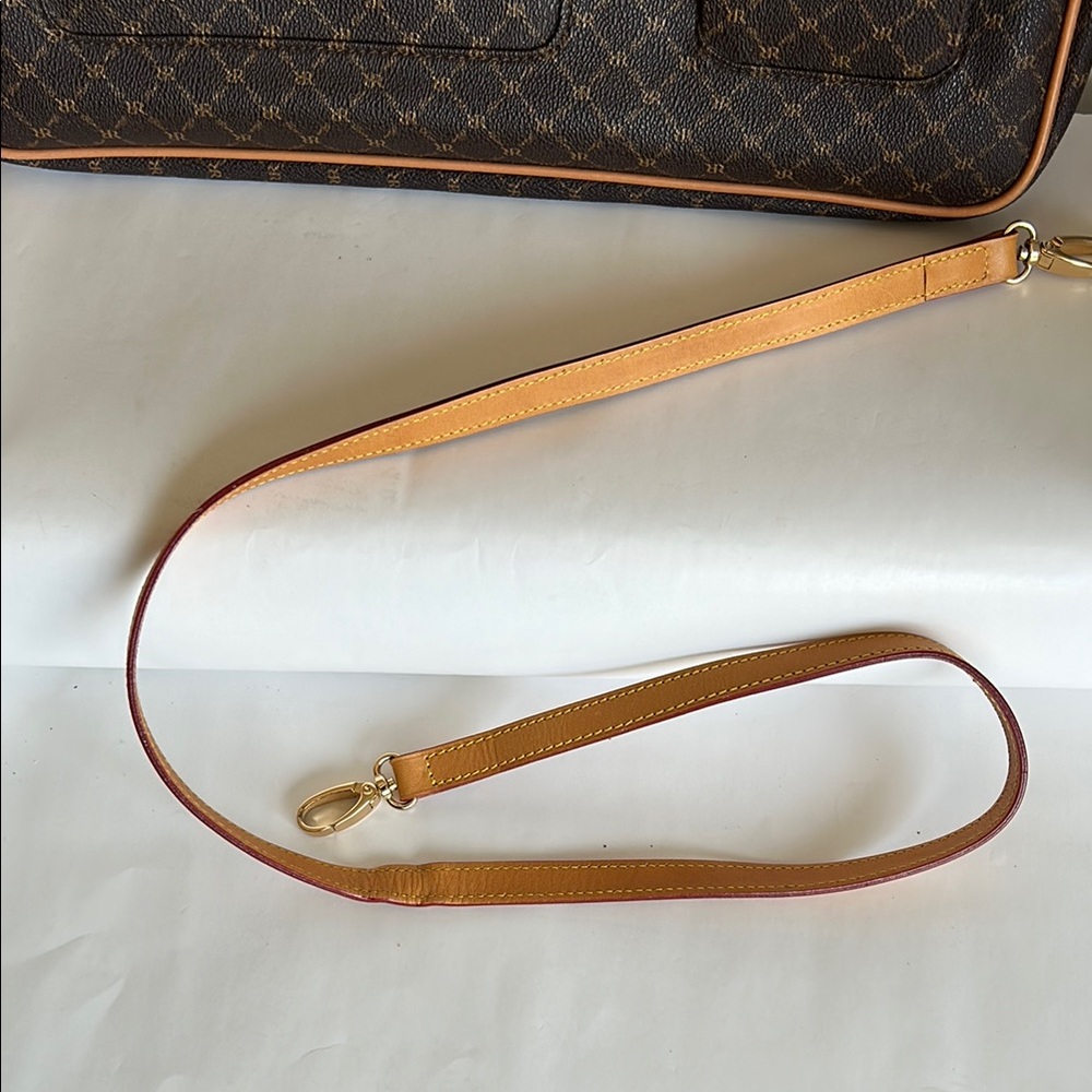 Rioni Elegant Brown and Tan Handbag - Picture 11 of 11